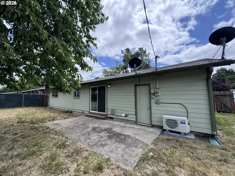 Exterior - 2688 Centennial Blvd, Springfield, OR 97477 photo 6 of 6