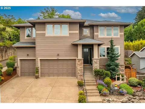 12483 SW Autumn View St, Tigard, OR 97224