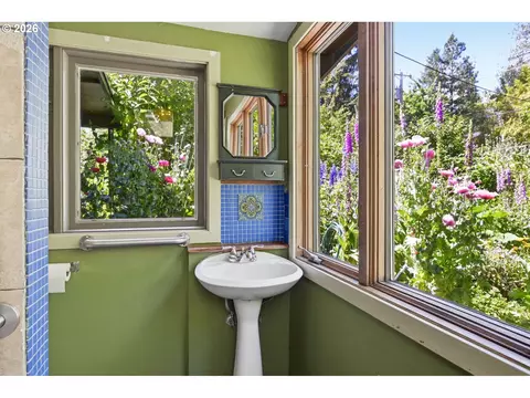 Bath - 4630 W Hillside Dr, Eugene, OR 97405 photo 2 of 3