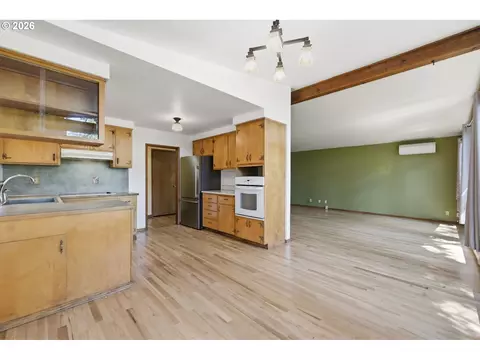 Kitchen - 4630 W Hillside Dr, Eugene, OR 97405 photo 1 of 2