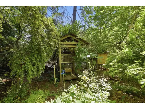 Exterior - 4630 W Hillside Dr, Eugene, OR 97405 photo 8 of 16
