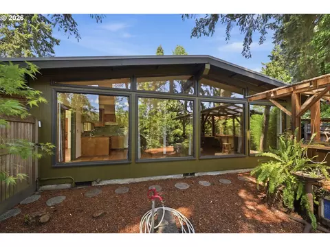 Exterior - 4630 W Hillside Dr, Eugene, OR 97405 photo 1 of 16