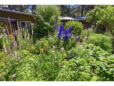 Exterior - 4630 W Hillside Dr, Eugene, OR 97405 photo 11 of 16