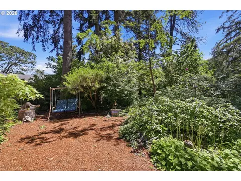 Exterior - 4630 W Hillside Dr, Eugene, OR 97405 photo 7 of 16