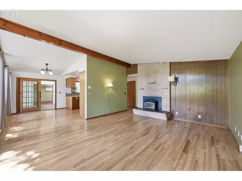 Living - 4630 W Hillside Dr, Eugene, OR 97405 photo 4 of 4