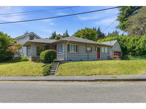 685 N 12th St, Coos Bay, OR 97420