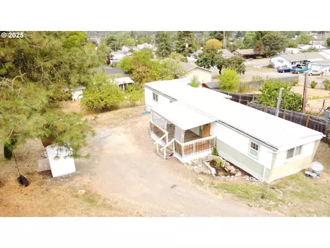 1017 Arburnia St, Myrtle Creek, OR 97457