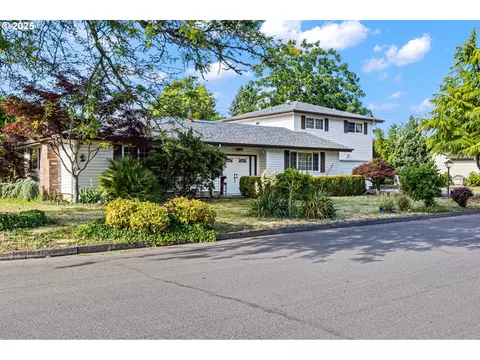 295 Blackfoot Ave, Eugene, OR 97404