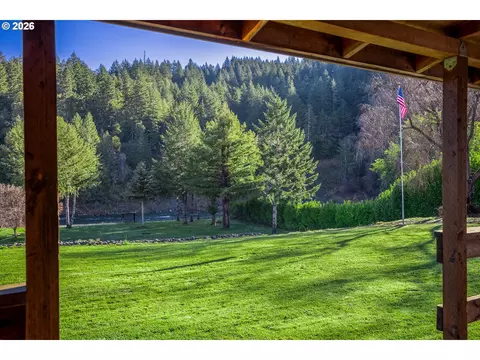 173 E Date St, Powers, OR 97466 photo 3