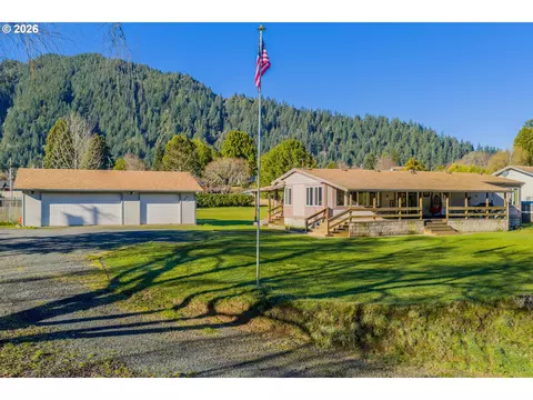 173 E Date St, Powers, OR 97466