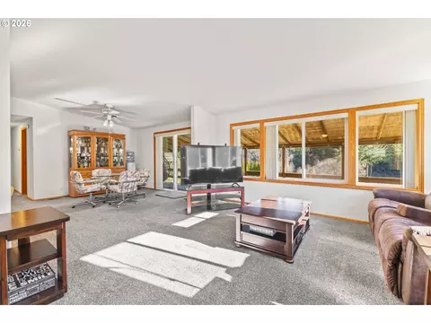173 E Date St, Powers, OR 97466 photo 30