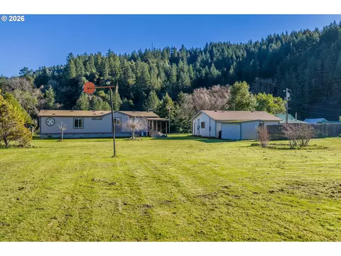 173 E Date St, Powers, OR 97466 photo 15