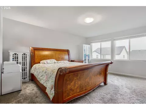 Bedroom - 6421 SE 22nd St, Gresham, OR 97080 photo 1 of 4