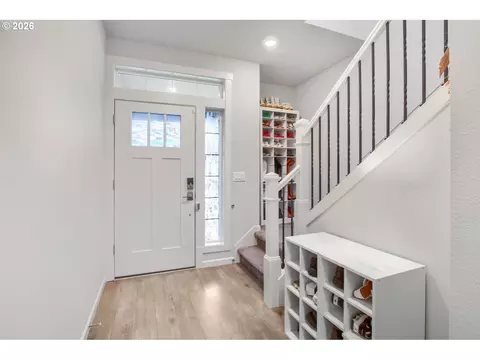 Entry Way - 6421 SE 22nd St, Gresham, OR 97080 photo 1 of 1