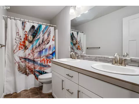 Bath - 6421 SE 22nd St, Gresham, OR 97080 photo 5 of 6