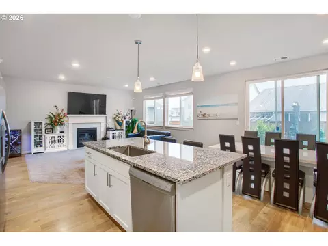Kitchen - 6421 SE 22nd St, Gresham, OR 97080 photo 4 of 4