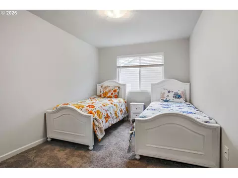 Bedroom - 6421 SE 22nd St, Gresham, OR 97080 photo 3 of 4