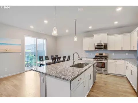 Kitchen - 6421 SE 22nd St, Gresham, OR 97080 photo 1 of 4