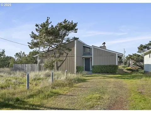 1710 NW Canal St, Waldport, OR 97394