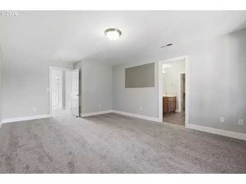 Bedroom - 19125 Dublin Ave, Sandy, OR 97055 photo 3 of 9