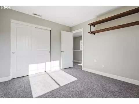 Bedroom - 19125 Dublin Ave, Sandy, OR 97055 photo 5 of 9