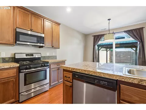 Kitchen - 19125 Dublin Ave, Sandy, OR 97055 photo 4 of 5