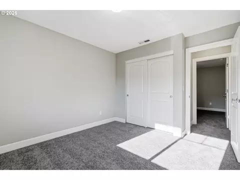 Bedroom - 19125 Dublin Ave, Sandy, OR 97055 photo 7 of 9