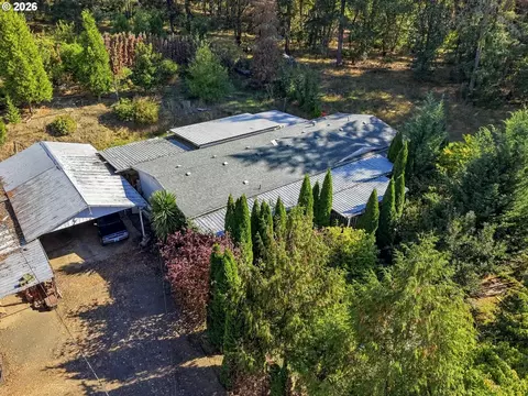 911 Cleveland Hill Rd, Roseburg, OR 97471