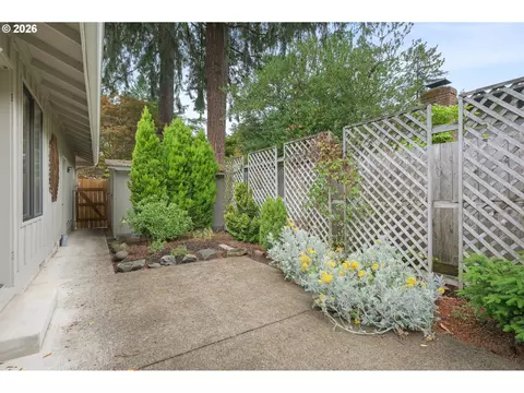 1814 Happy Ln, Eugene, OR 97401 photo 46