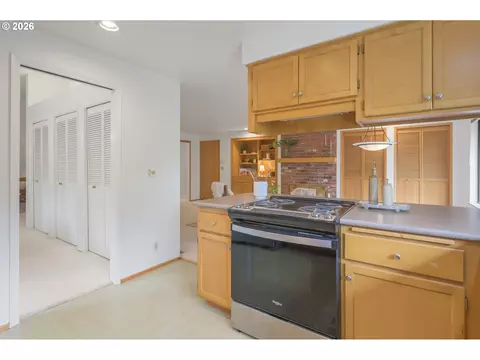 1814 Happy Ln, Eugene, OR 97401 photo 17