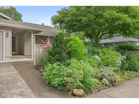 1814 Happy Ln, Eugene, OR 97401 photo 4