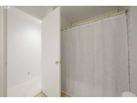1814 Happy Ln, Eugene, OR 97401 photo 36
