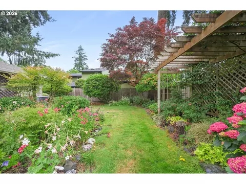 1814 Happy Ln, Eugene, OR 97401 photo 43