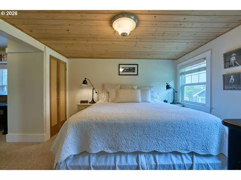 Bedroom - 609 E Grant St, Enterprise, OR 97828 photo 1 of 4