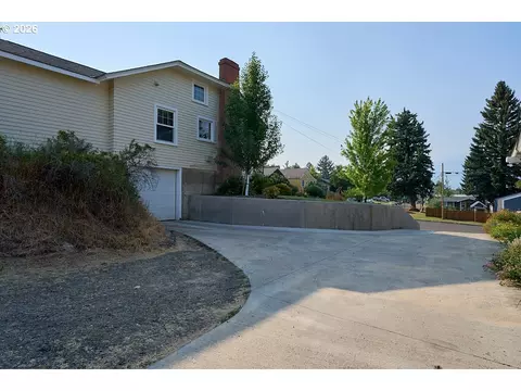 Exterior - 609 E Grant St, Enterprise, OR 97828 photo 5 of 9