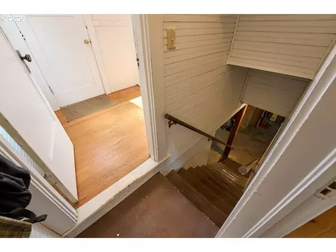 Entry Way - 609 E Grant St, Enterprise, OR 97828 photo 3 of 3