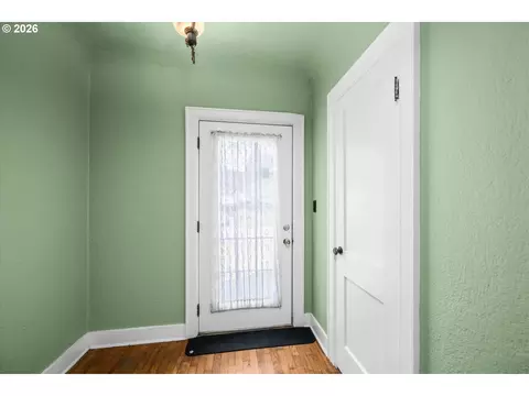 Entry Way - 725 Walnut Ave, Eugene, OR 97404 photo 1 of 1