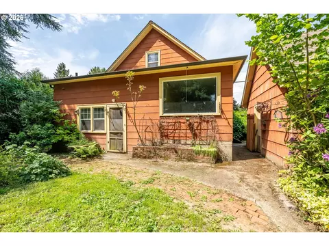 Exterior - 725 Walnut Ave, Eugene, OR 97404 photo 8 of 11