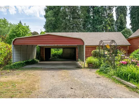 Exterior - 725 Walnut Ave, Eugene, OR 97404 photo 9 of 11