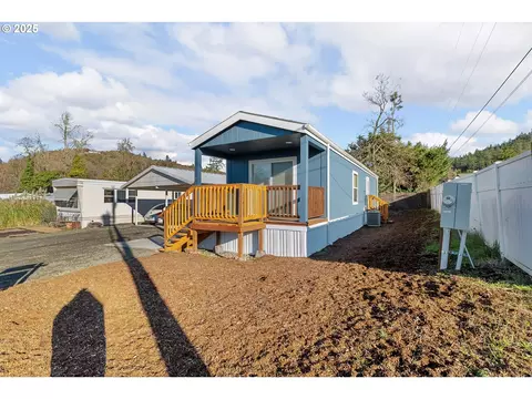 201 NE Peggy Ave #13, Roseburg, OR 97470