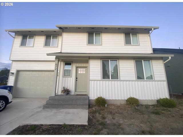 672 Parker Loop, Silverton, OR 97381