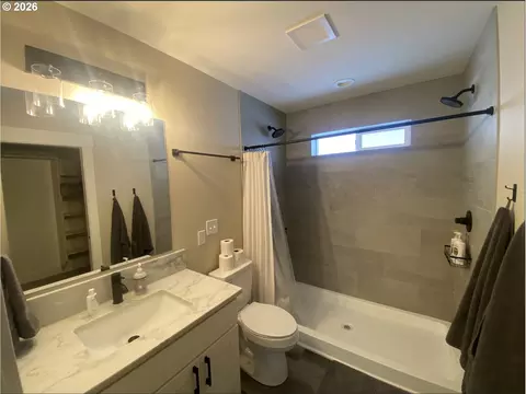 672 Parker Loop, Silverton, OR 97381 photo 10