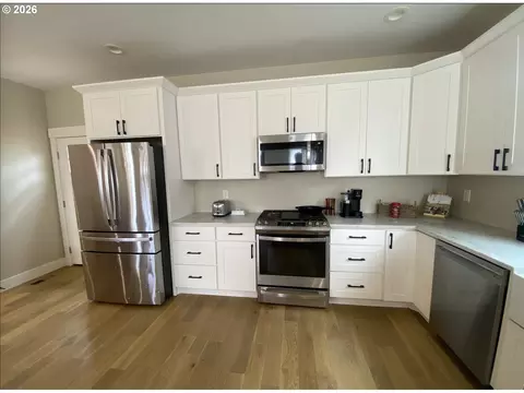 672 Parker Loop, Silverton, OR 97381 photo 2