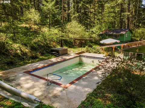 29536 Simmons Rd, Eugene, OR 97405 photo 1