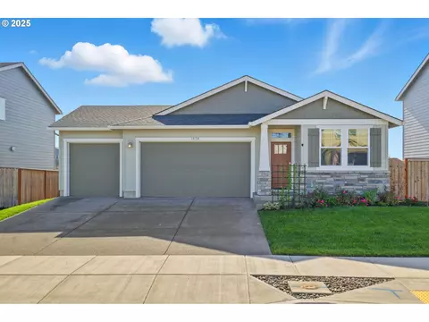 1030 Marie St, Mount Angel, OR 97362
