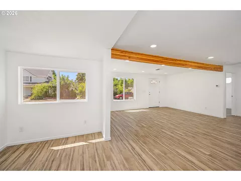 Living - 823 4th St, Springfield, OR 97477 photo 3 of 3