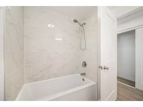 Bath - 823 4th St, Springfield, OR 97477 photo 2 of 2