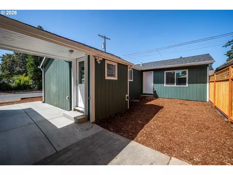 Exterior - 823 4th St, Springfield, OR 97477 photo 2 of 4