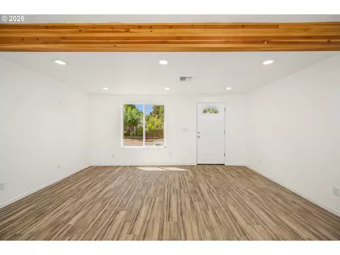 Living - 823 4th St, Springfield, OR 97477 photo 1 of 3
