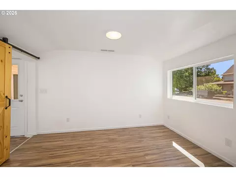 Living - 823 4th St, Springfield, OR 97477 photo 2 of 3